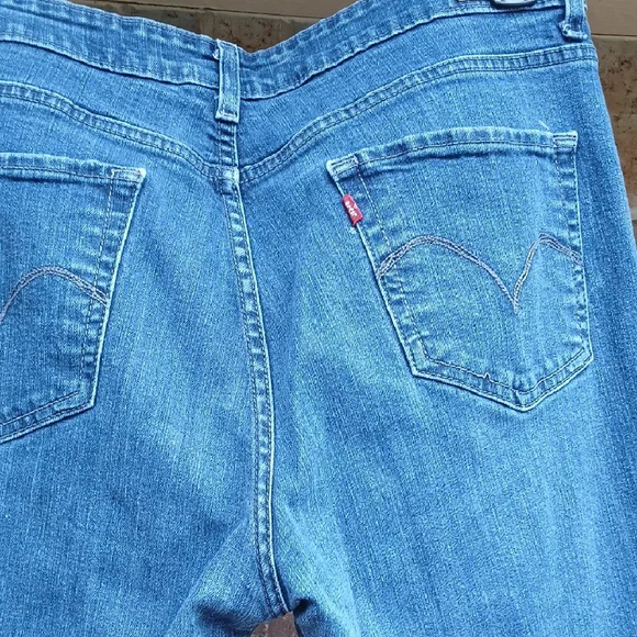 Levis Gently Worn Levi's Blue Denim Jeans Size 16M - Picture 1 of 6